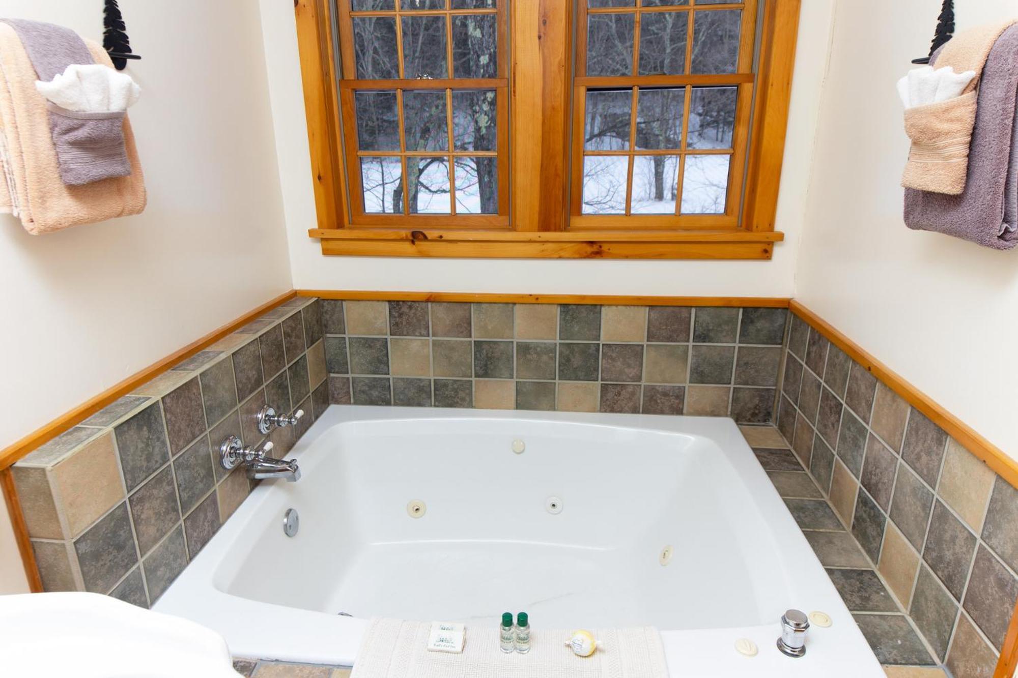 Trails End Inn Keene Valley Екстериор снимка