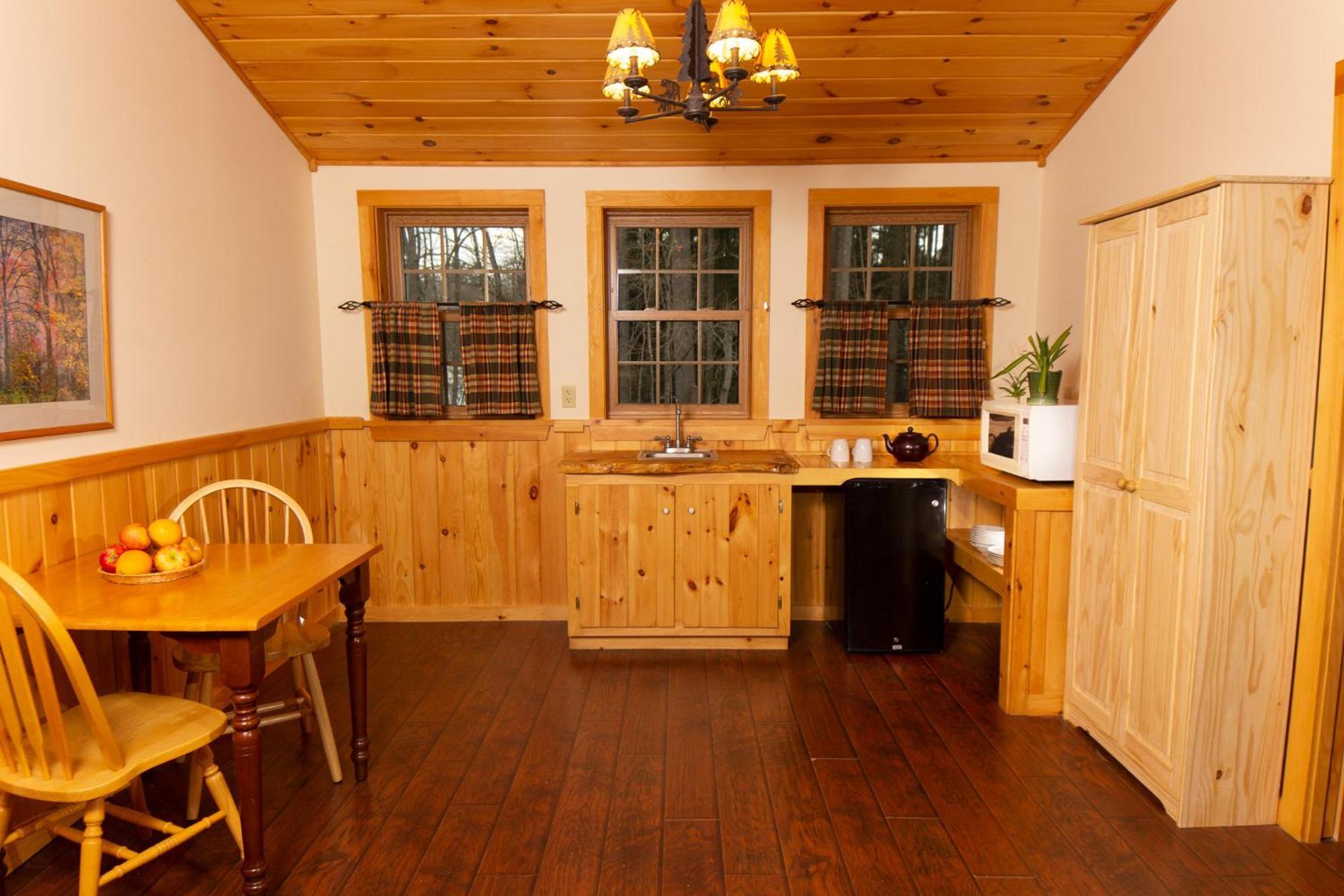 Trails End Inn Keene Valley Екстериор снимка