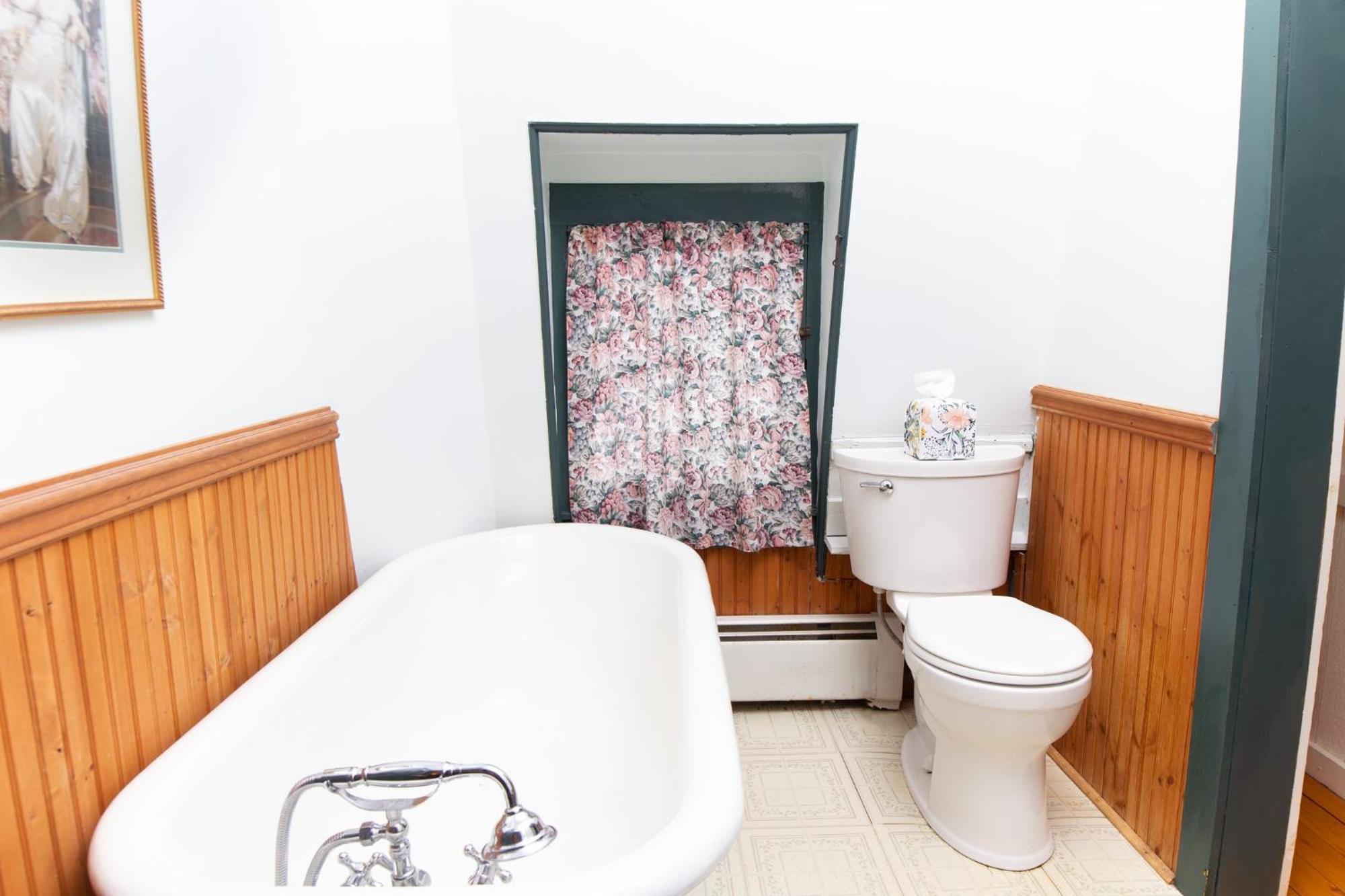 Trails End Inn Keene Valley Екстериор снимка