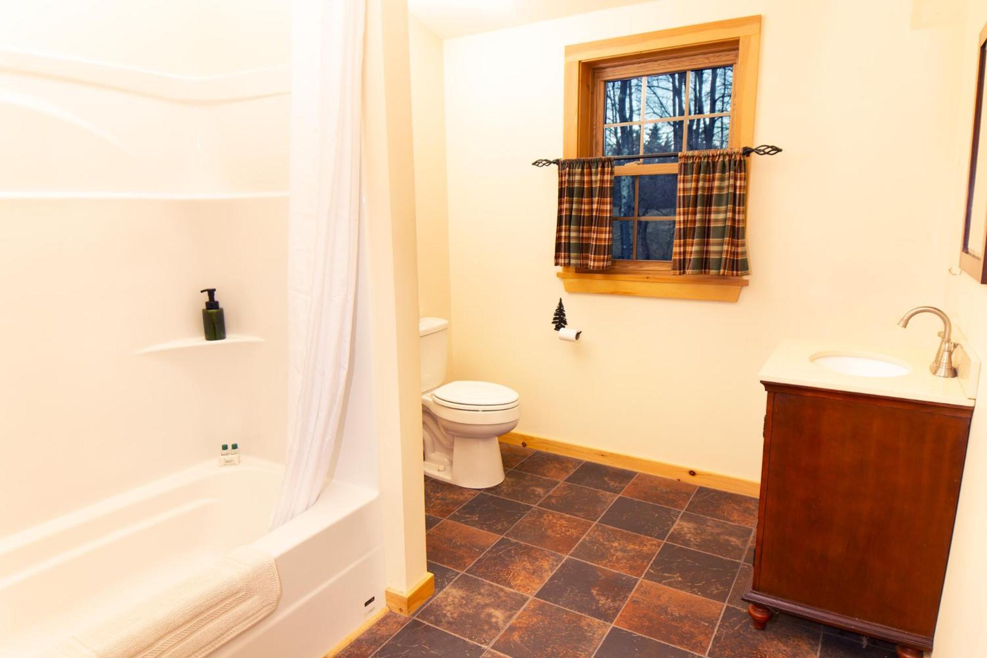 Trails End Inn Keene Valley Екстериор снимка