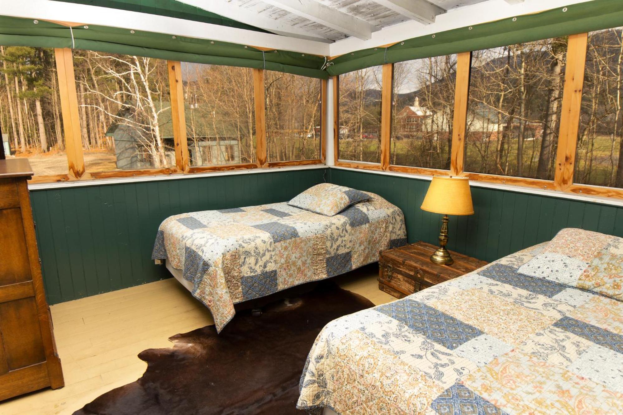 Trails End Inn Keene Valley Екстериор снимка