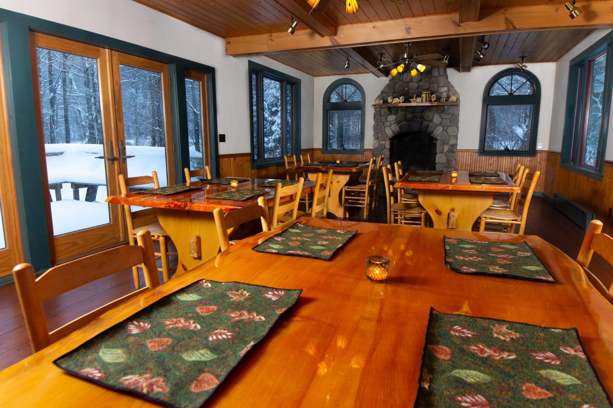 Trails End Inn Keene Valley Екстериор снимка