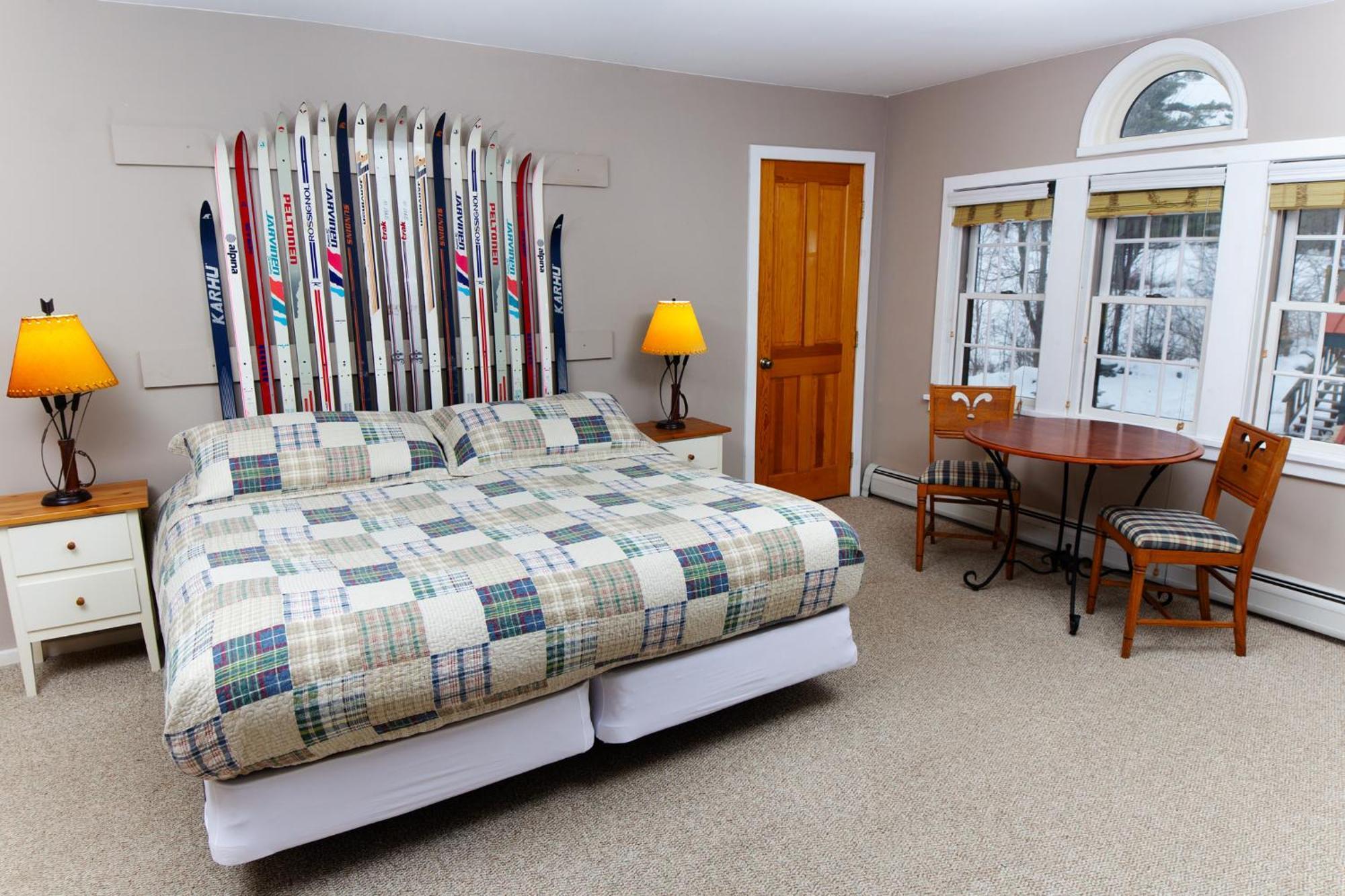 Trails End Inn Keene Valley Екстериор снимка