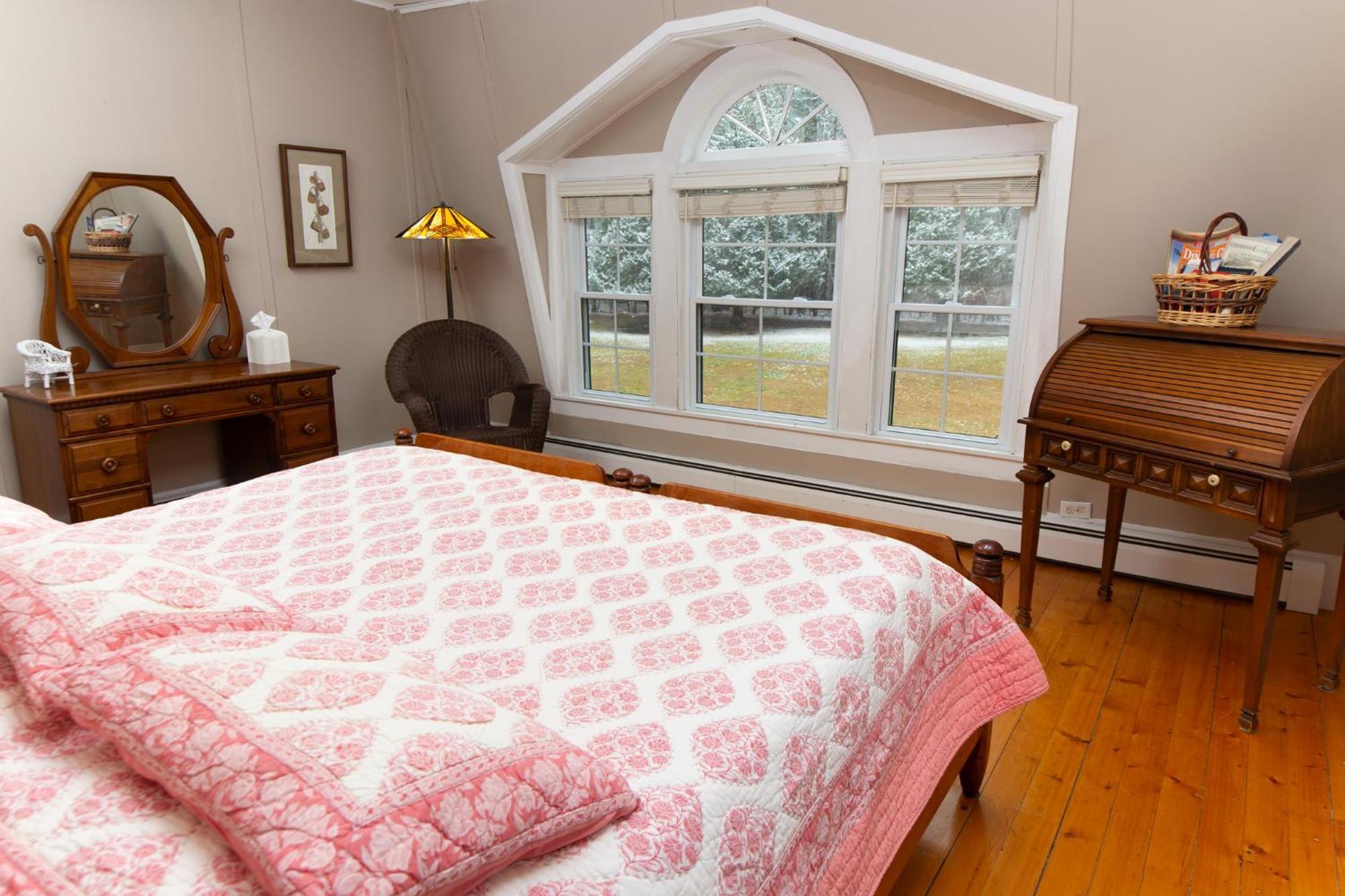 Trails End Inn Keene Valley Екстериор снимка