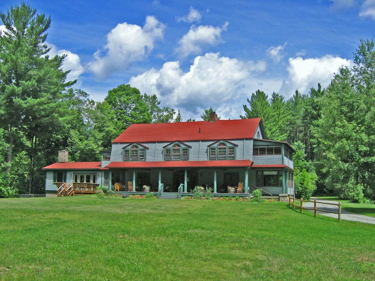 Trails End Inn Keene Valley Екстериор снимка