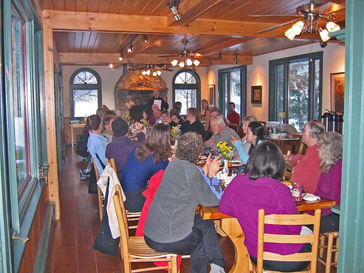 Trails End Inn Keene Valley Екстериор снимка