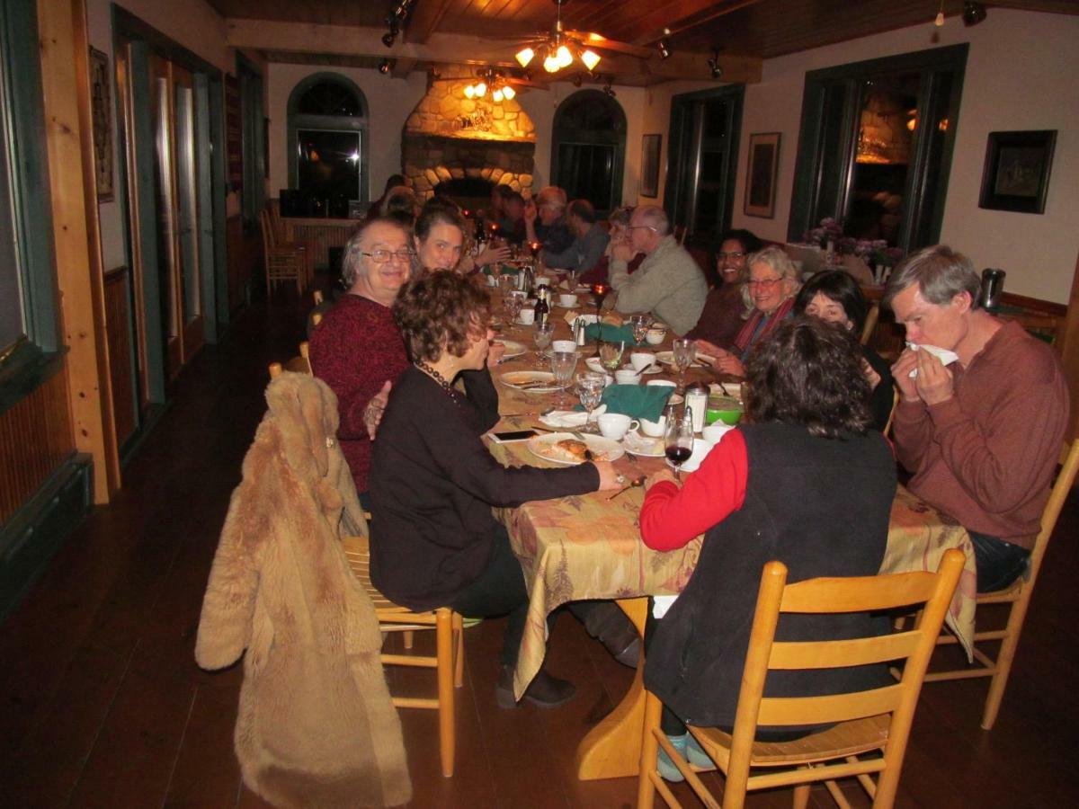 Trails End Inn Keene Valley Екстериор снимка