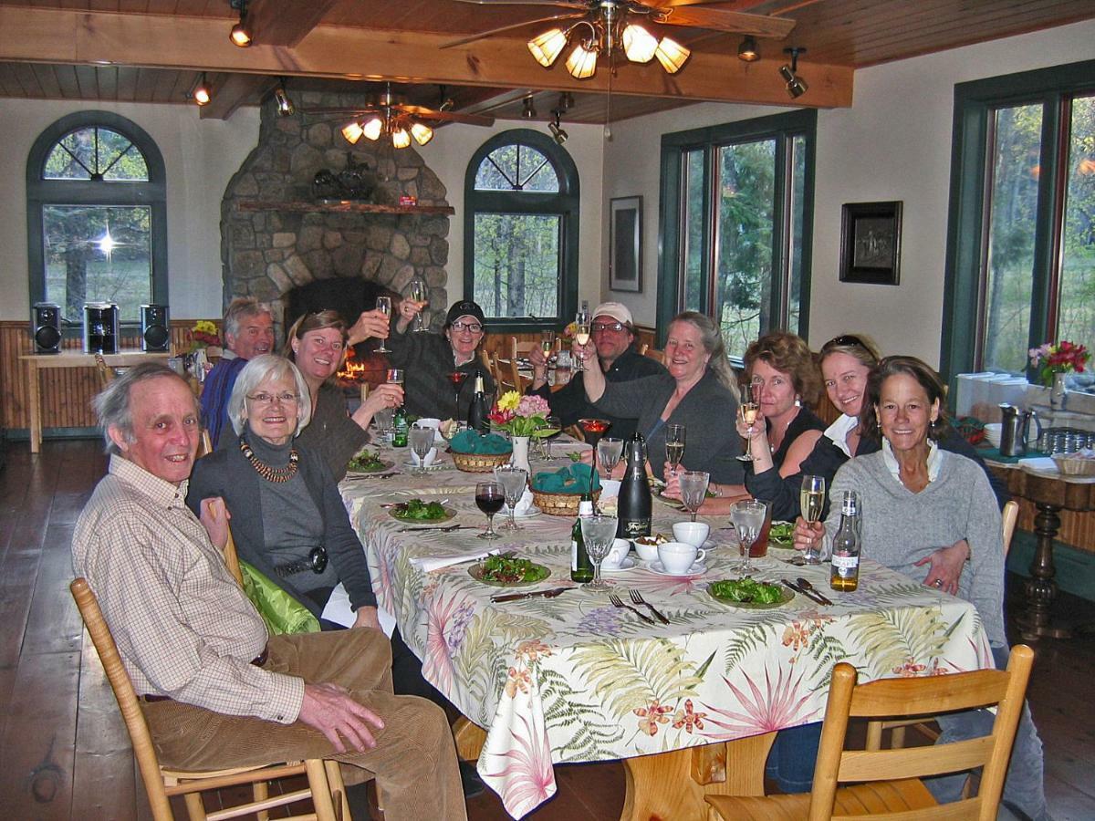 Trails End Inn Keene Valley Екстериор снимка